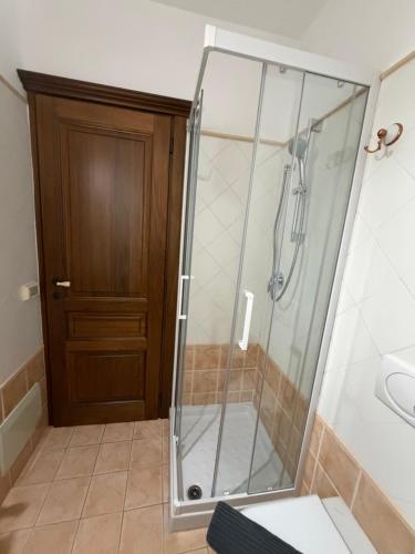 a shower with a glass door in a bathroom at Casa Cuoco in Civita Campomarano