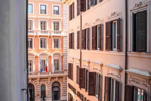 Trevi Fountain Superior Suites byLZluxuryproperties