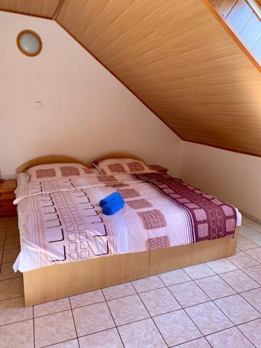 a bedroom with a bed in a attic at Rybářská bašta-Vikletice in Kwon