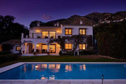 a house with a swimming pool at night at Villa El Capricho in Mijas