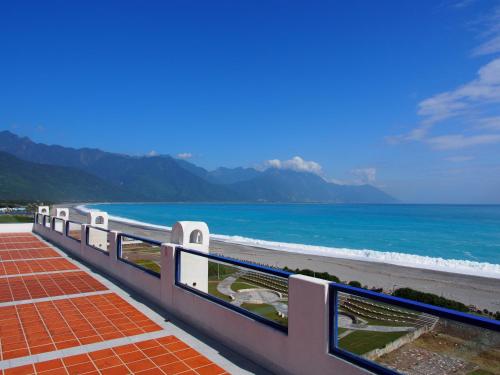 a view of the ocean from a balcony at Hotel Bayview in Dahan