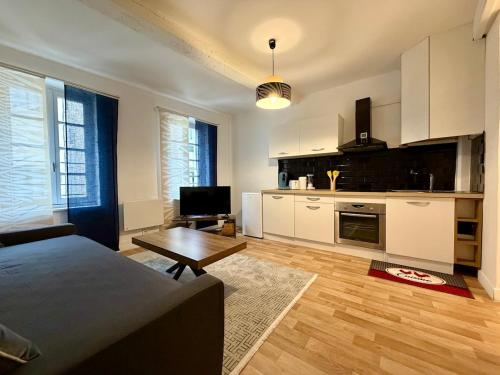 Liberté 38 - Close to Station and City Center