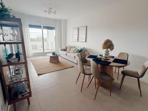 Elegant apartment with pool and parking by beBalmy