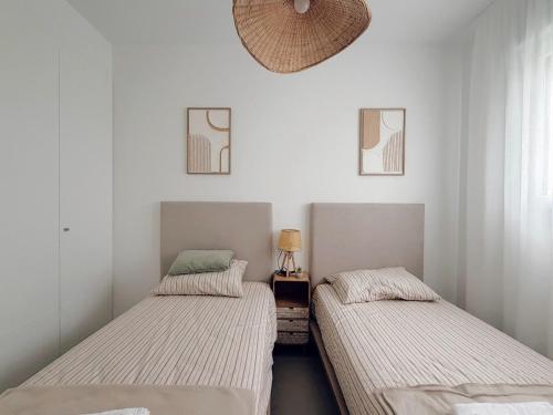 Elegant apartment with pool and parking by beBalmy