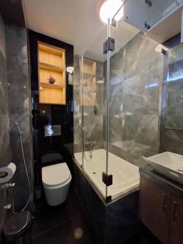 a bathroom with a tub and a toilet and a sink at Beach House - Besso Beach in Barranca