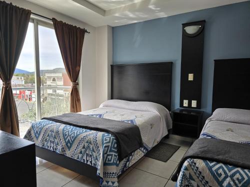 Llit o llits en una habitació de Hotel Santa Fe