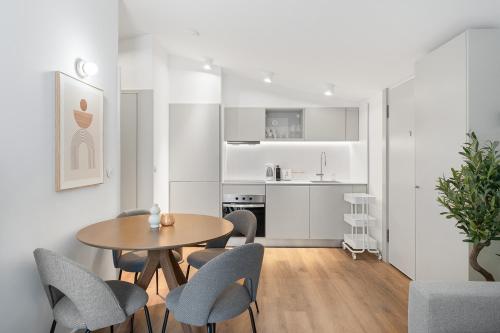 Modern 1BR Apartment - Brand New Bonjardim I