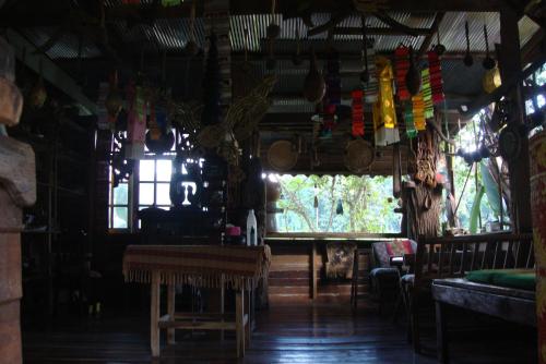 Baan Suan Jantra Home Stayにあるレストランまたは飲食店