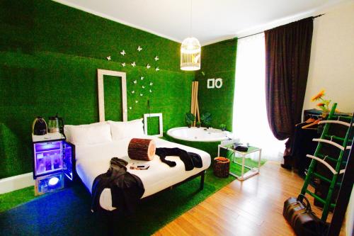 a green bedroom with a bed and a sink at Jacuzzi Rooms in Rome