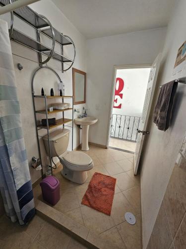a bathroom with a toilet and a sink at Casa Adonai in Temixco