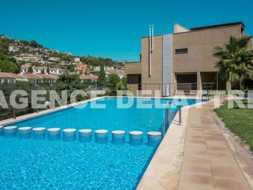 Appartement tranquille avec piscine commune près du centre
