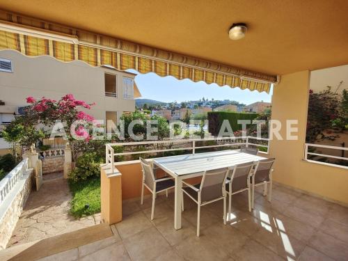 Villa tranquille avec piscine commune et jacuzzi, 3 chambres, 2 salles de bain