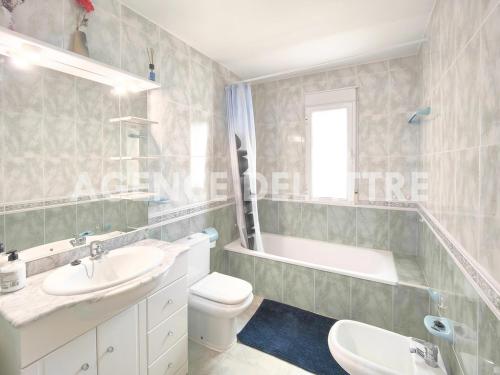 Villa tranquille avec piscine commune et jacuzzi, 3 chambres, 2 salles de bain
