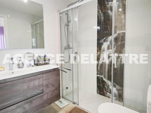 Appartement moderne proche centre avec parking privé