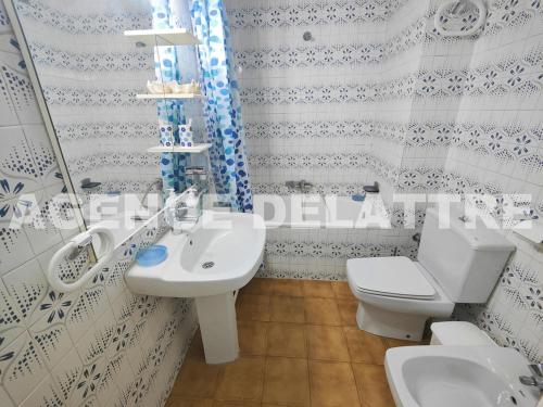 Appartement en bord de mer avec parking et piscine