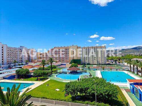 Appartement en bord de mer avec parking et piscine