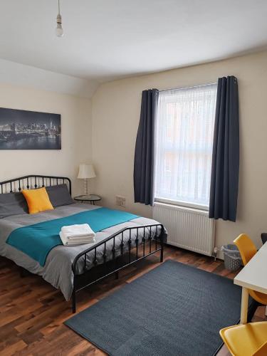 a bedroom with a bed and a window at King En-Suite Room Self-Catering Workspace in Hounslow