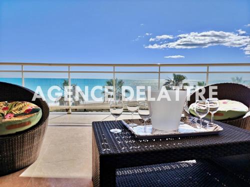 Moderno Piso en Primera Línea de Playa con Aire Acondicionado y Parking - ES-389-34