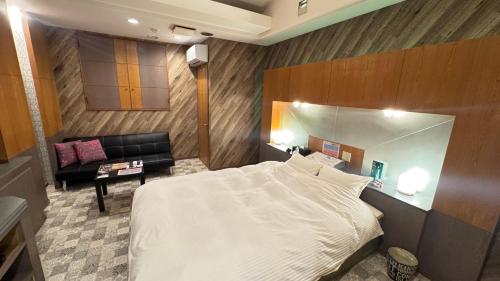 เตียงในห้องที่ ホテルスクイッドAdult only