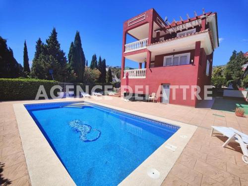 Villa Espaciosa con Piscina y WiFi - ES-389-31