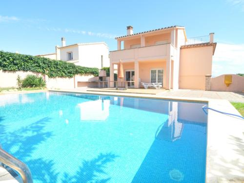 Casa espaciosa con piscina privada, WiFi y barbacoa a 15 minutos de la playa en Torroella de Montgrí - HISP-7-19