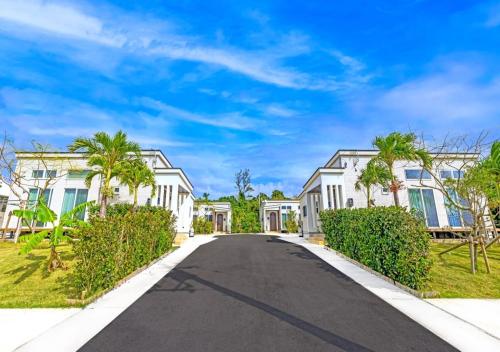 a street in a villa with palm trees at BEVERLY HILLS VILLA Miyakojima Resort in Miyako-jima