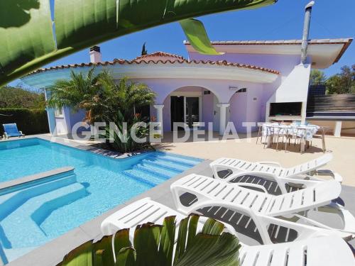Villa moderna con piscina privada y jacuzzi, 2 dormitorios - ES-389-33