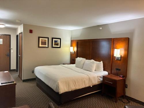 a hotel room with a large bed in it at Comfort Inn & Suites Sterling in Sterling