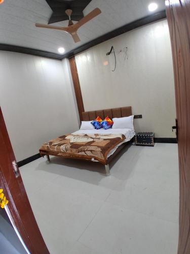 a bedroom with a bed in a room with a ceiling at JSRInn in Mathura