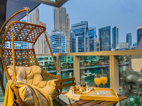 Marina Elegance, Walk to JBR Beach and Ain Dubai w Stunning Canal View