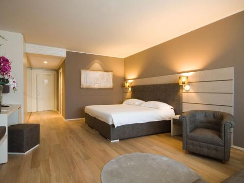 Una cama o camas en una habitación de Hotel Glamour