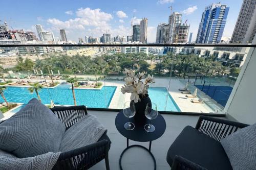 Binghatti Phoenix Luxe 1BR with Tranquil Pool View
