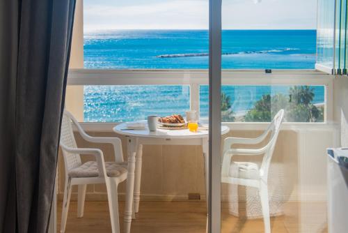 Estudio Nefeli Primera linea playa Amazing views