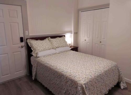 a bedroom with a bed with a white comforter at Kekuanaoa Homestead for Double bedroom in Hilo