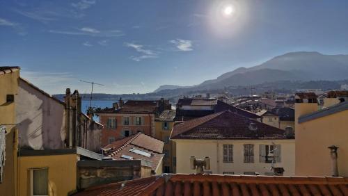 2p atypique et lumineux - Vieille ville de Menton