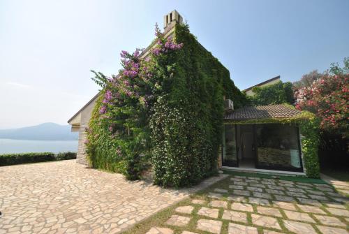 a house with a large ivy covered building at Villa Elysium in Torri del Benaco