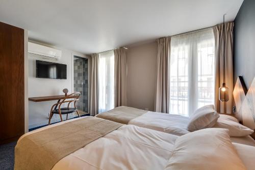 Una cama o camas en una habitación de WIT Hotel