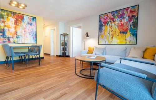 a living room with a couch and a table at Villa Ahlbeck - Ferienwohnung Seestern in Ahlbeck