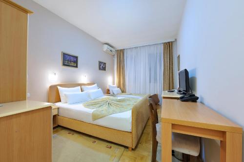 מיטה או מיטות בחדר ב-Hotel Dragović Smederevo