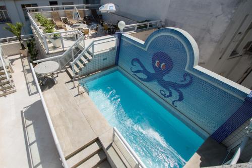 an overhead view of a swimming pool with an octopus painted on it at Hotel OK in Rio de Janeiro