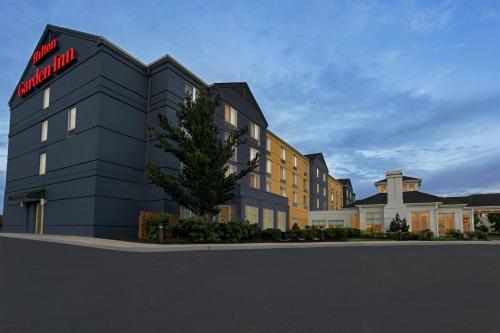 a rendering of the front of a hotel at Hilton Garden Inn Allentown Bethlehem Airport in Allentown