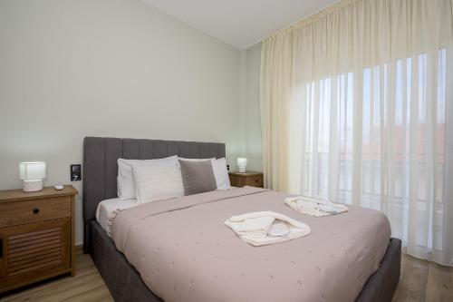 Aura Fine Living - Calm & Comfortable 2 Bedroom Stay