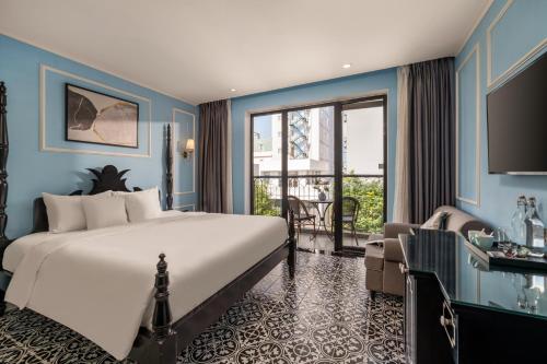 a hotel room with a bed and a balcony at Hotel Del Luna Boutique in Danang