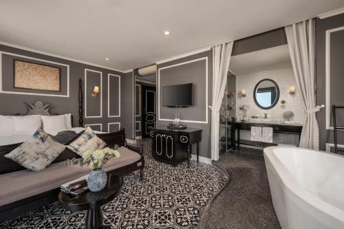 a hotel room with a bed and a bath tub at Hotel Del Luna Boutique in Danang