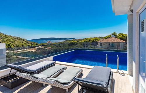 Awesome Home In Okrug Donji