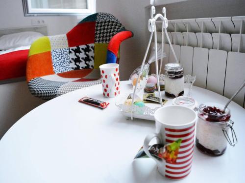 Kavos ir arbatos ruošimo rinkinys apgyvendinimo įstaigoje Apartment Mona