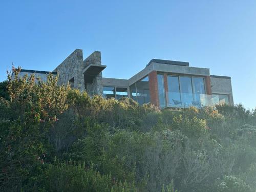 a house on top of a hill at RRoar George in Herolds Bay