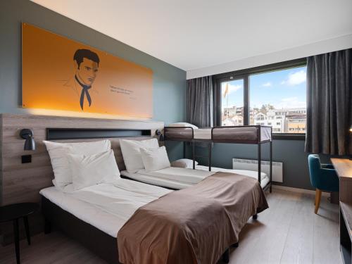 Llit o llits en una habitació de Hotell Jæren