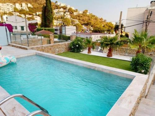 Preciosa casa Roses con piscina cerca playa AV 90