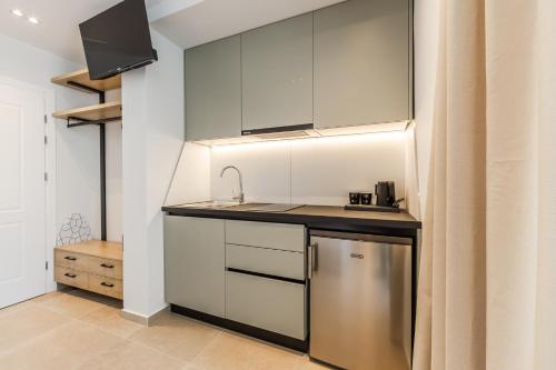 Ionian Sol Studio by PikHost